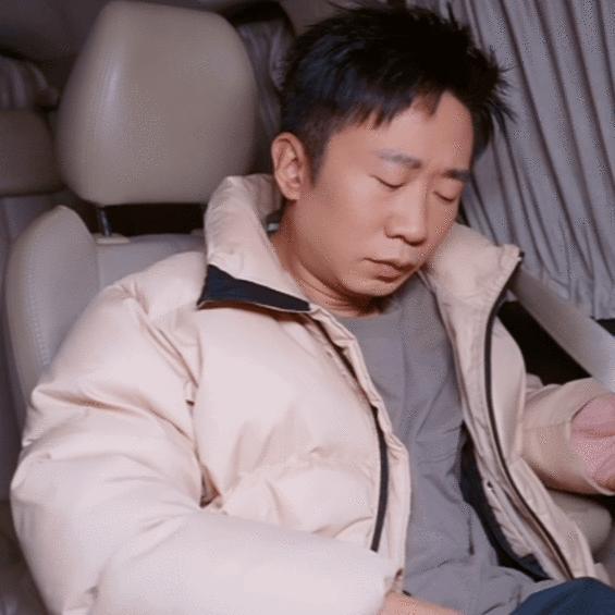 杨迪送年货顺口溜像开了倍速  杨迪喊话谢广坤给老家送年货  不得不服杨迪，送年货