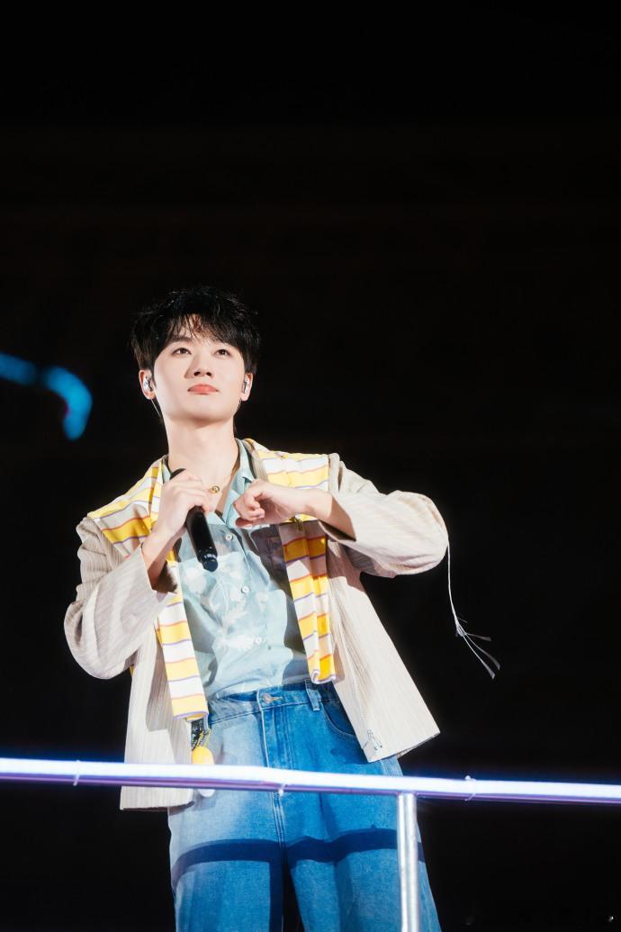 蒋敦豪巡演广州站秒售罄蒋敦豪首场个人巡演广州站开票即秒罄，也是让我们见证到了超高