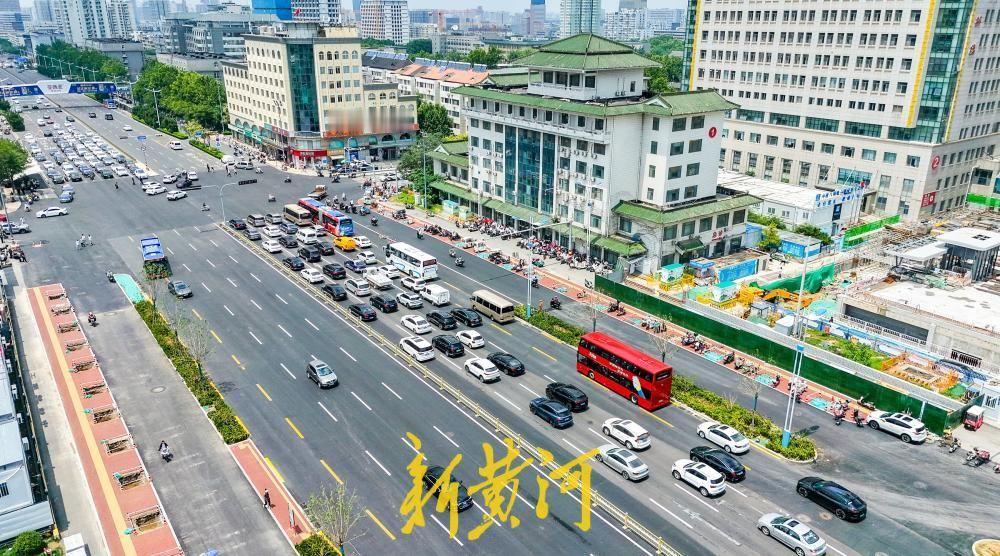 济南经十路山师东路段恢复双向十车道，地铁4号线沿线道路加速“复原”！随着济南轨道