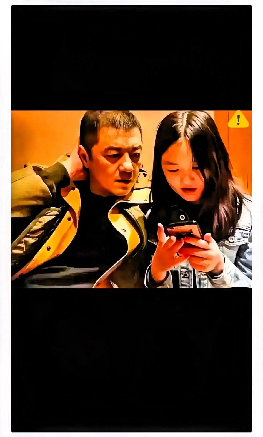 刷到李嫣那句“爸，你负责继续折腾，
我负责让你饿不死”，瞬间破防

李亚鹏和他的