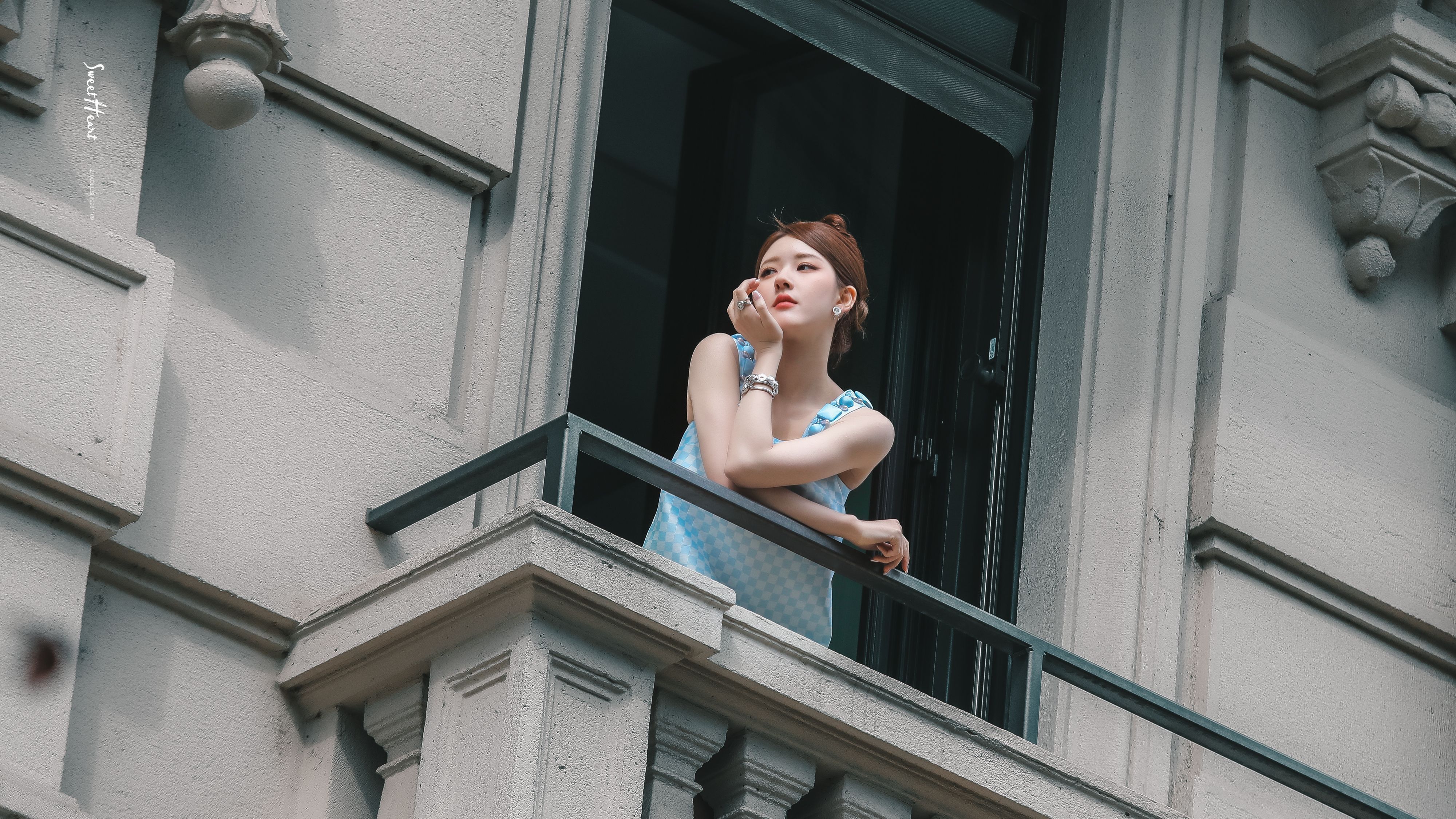 #赵露思[超话]#[兔子]#赵露思米兰时装周# 来啦[抱一抱]​​​