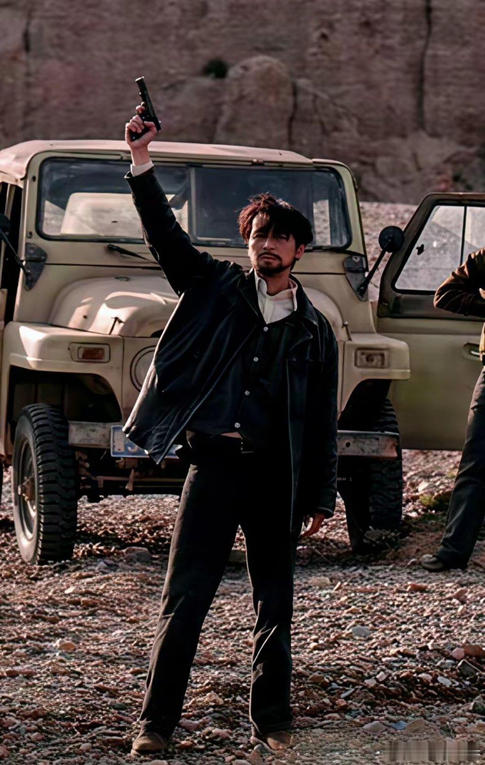 说句实在话，胡歌《生命树》演得真好，只除了一点，那就是他的腿太直！胡歌是一名可塑