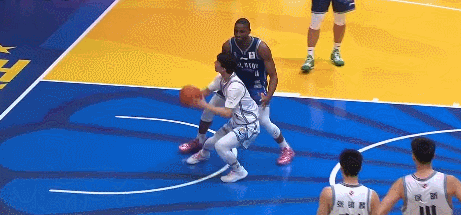 迪亚洛助飞徐杰暴扣 徐杰最后时刻上演单臂暴扣！迪亚洛这波助飞也是到位了！ 