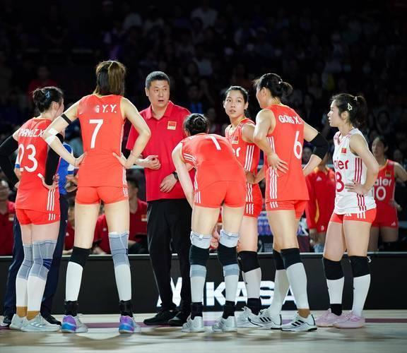 中国女排缝缝补补又三年！

中国女排今年的第一期集训已正式展开。面对大众对名单的