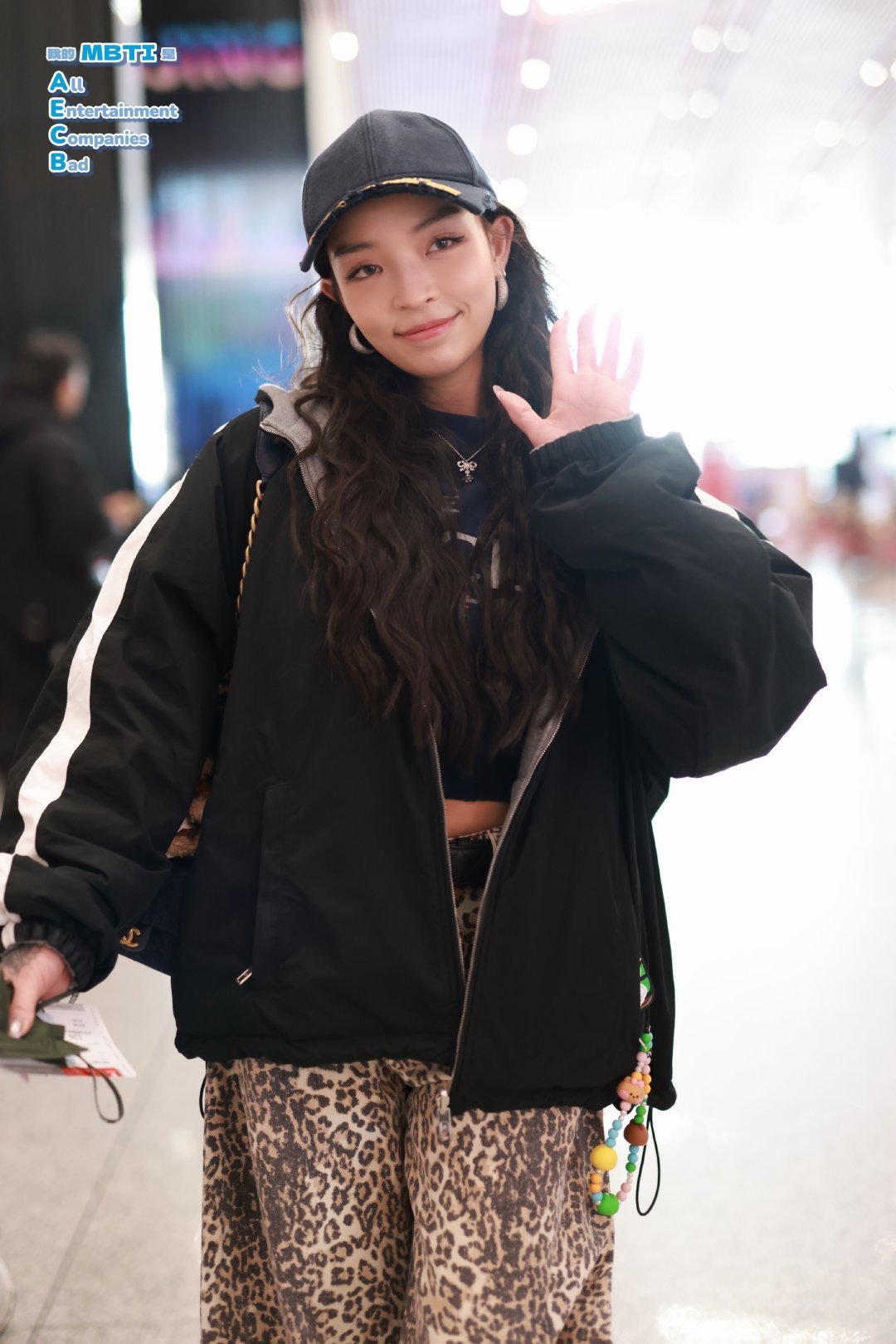 VaVa真飘了 飘到顶峰，漂过荆棘。这张专辑把“回不去的”和“够得到的”都唱透了