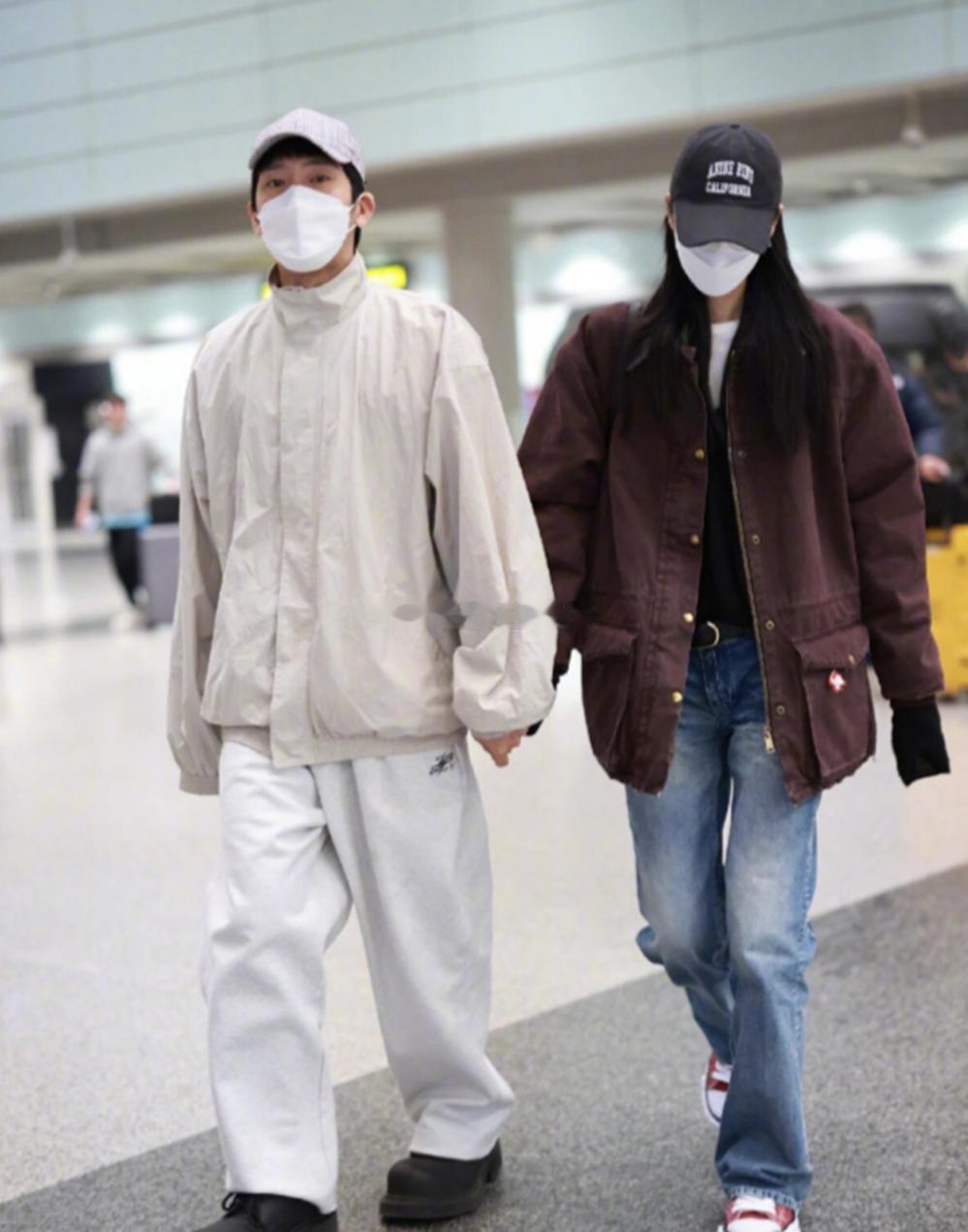 曝井柏然刘雯结婚了网传井柏然、刘雯被爆已经低调领证结婚，相关话题火速冲上热搜榜单
