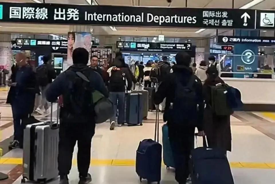 怎么还有中国人不听劝往日本跑？11月26日，中国驻日本大使馆称11月接到的中国公