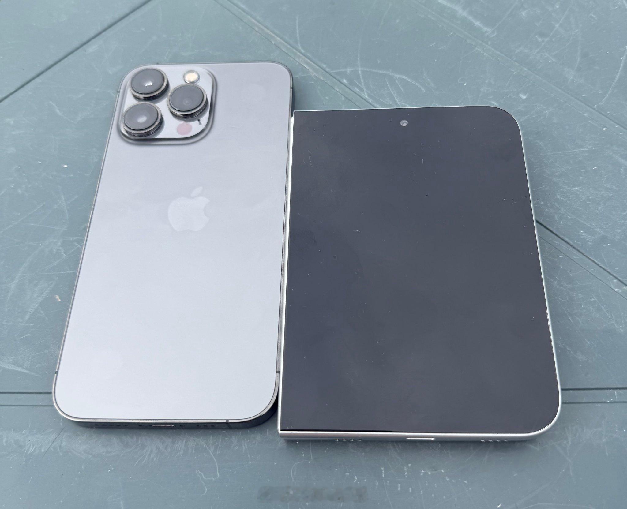 iPhone 18 Pro 系列的机模已经不新鲜了，毕竟真机都曝光了，今年 iP