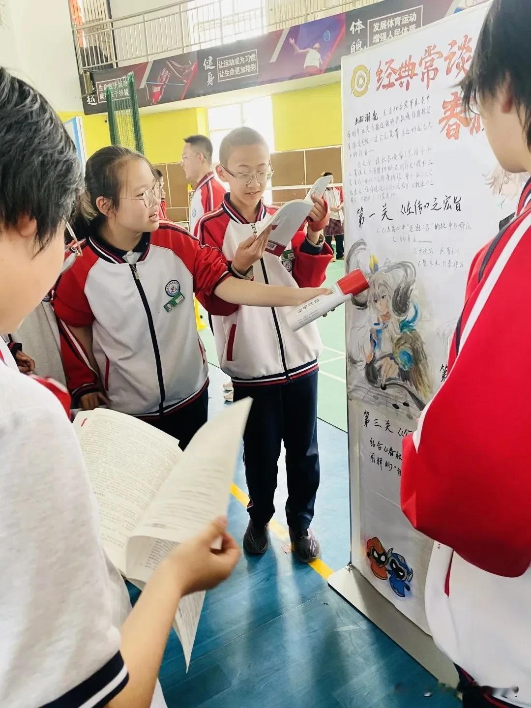 早上六点带孩子们来这个小公园背诵地生。两个娃娃初二了，地生马上面临结业考试了。我