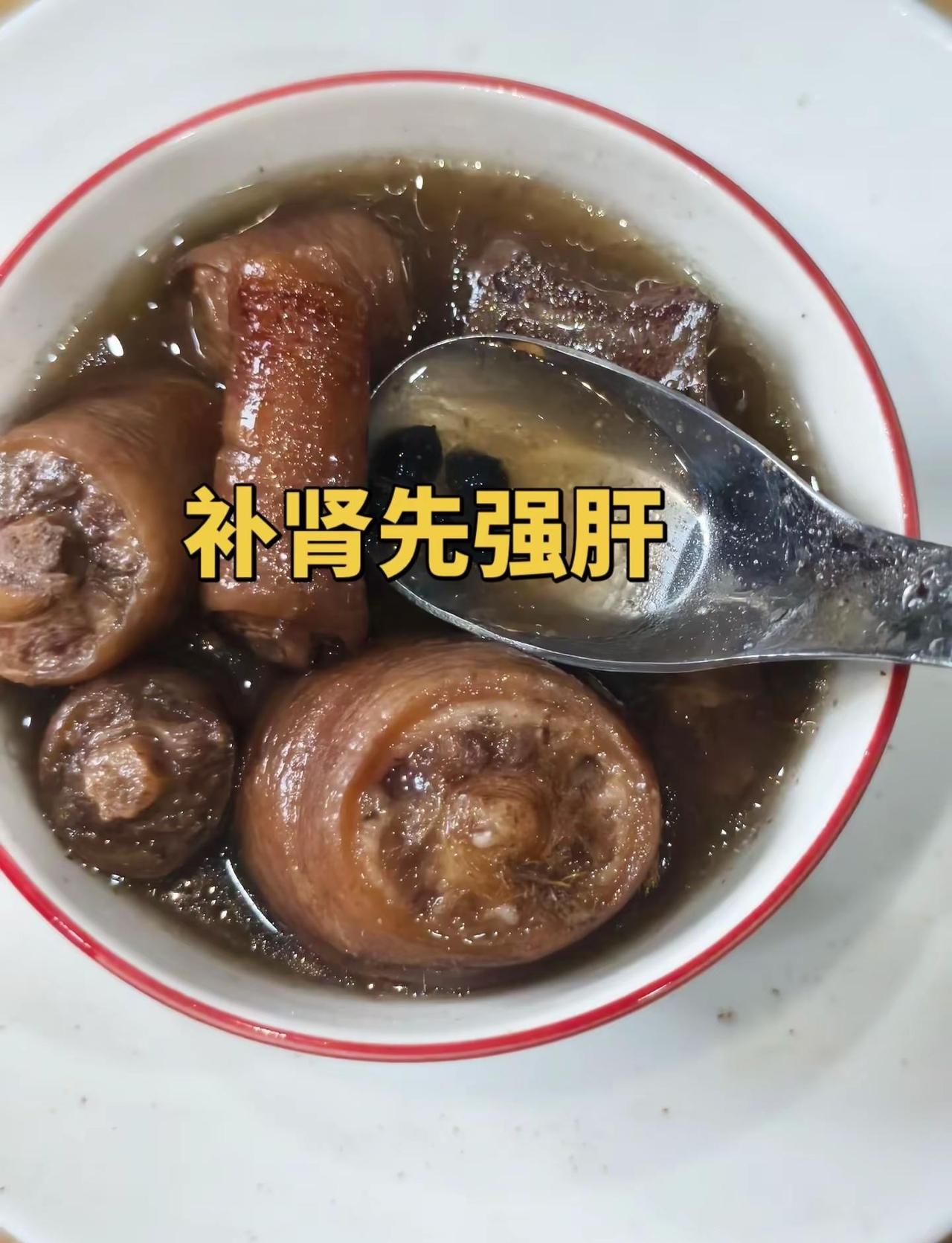 焦点对决落幕！吴宜泽13:8击败瓦菲挺进世锦赛四强，原本全员紧盯赵心童的八强赛场