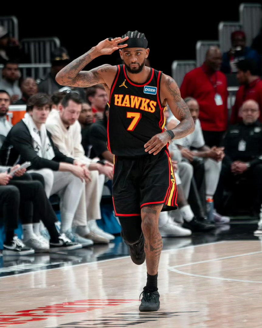 4年6000万，队史单赛季三分纪录，生涯至今最佳赛季，老鹰这笔签约太值了。 