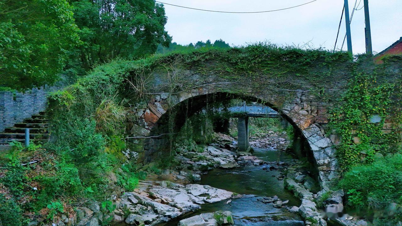 箭岭寻幽｜溪流伴路，石拱卧波，红墙黛瓦藏蒋氏故里宁波市奉化区大堰镇箭岭溪自西向东