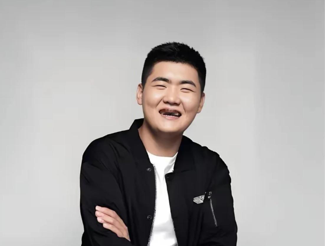 闫学晶儿子亲自下场辟谣了！
他直接甩出一句：网上那些回应全是伪造的。
这反转来得