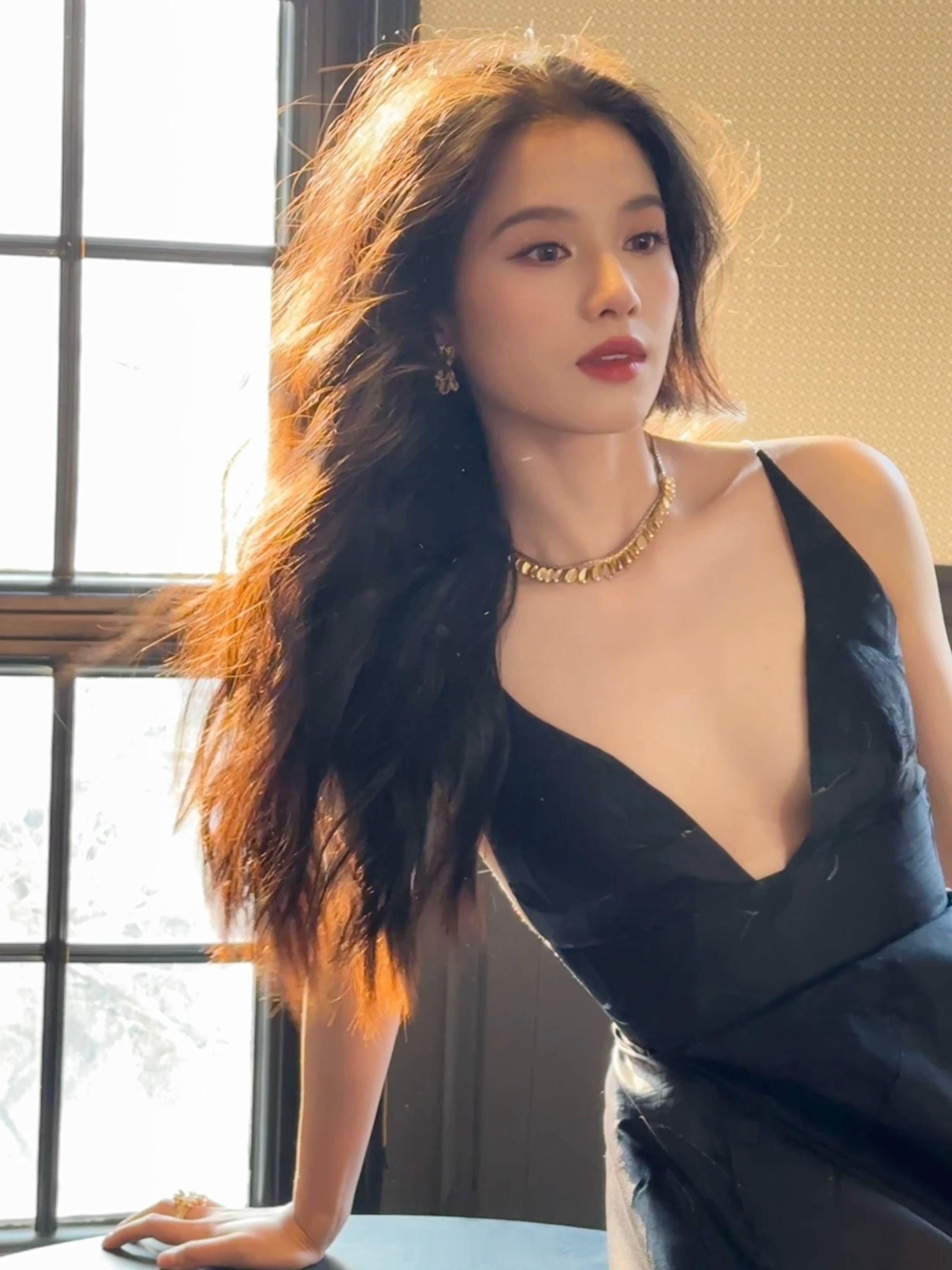张婧仪 