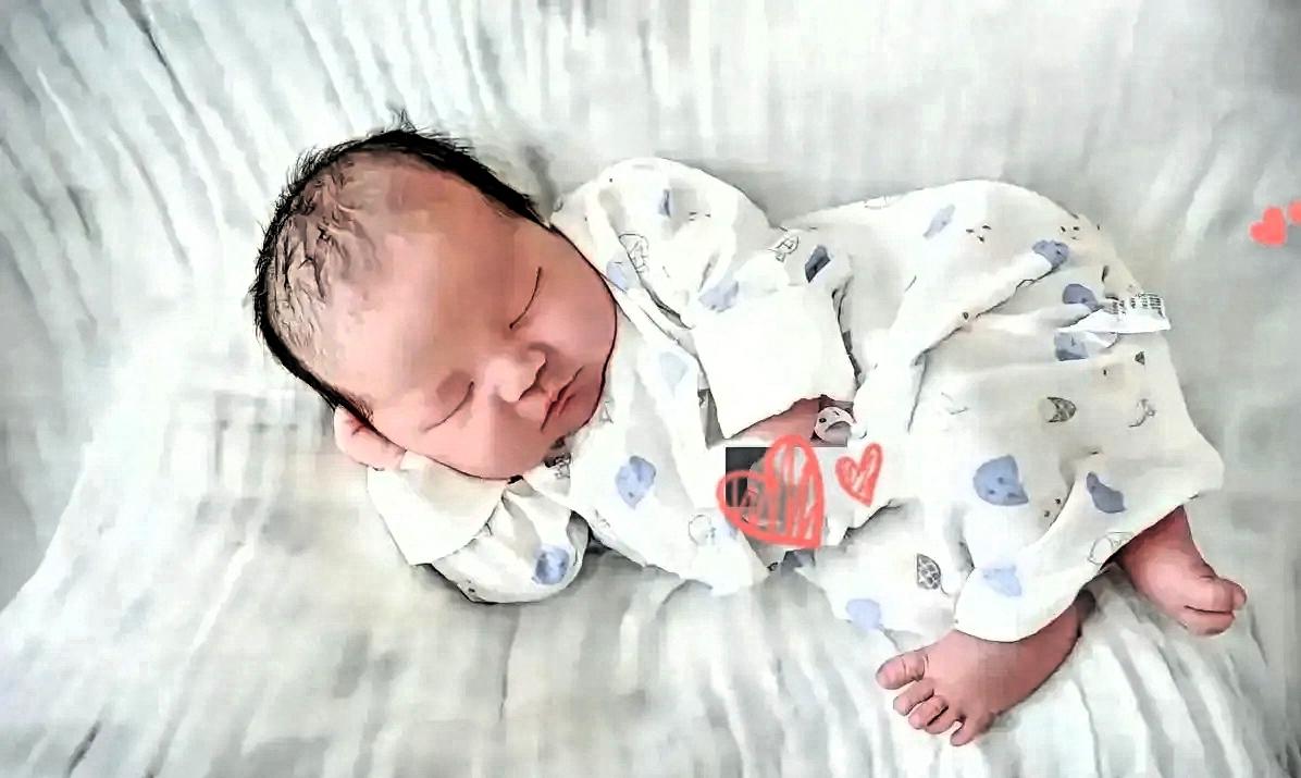 看哭了！医院一名孕妇生了个男孩，婴儿没呼吸，拍来拍去不哭，主产医师都要放弃了，实