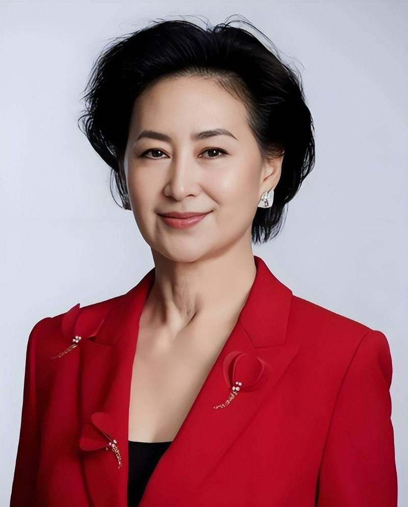 佛系只是一种选择！何超琼的处事格局，看懂不同圈层家庭教育的差距✨
 
那些中产佛