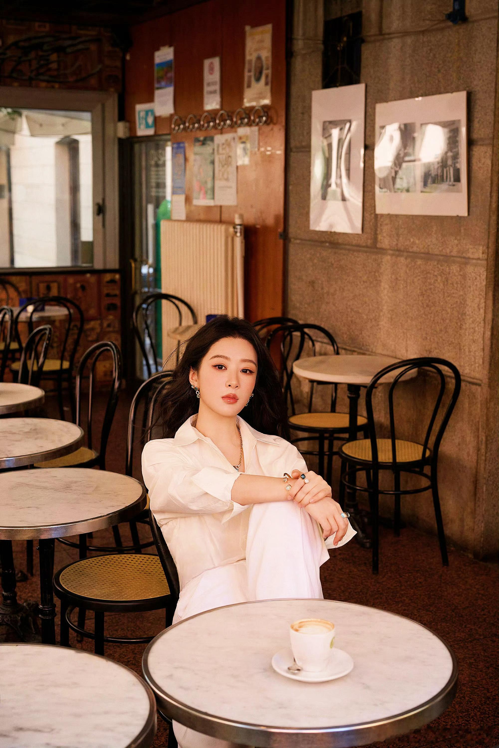 “你会把乌云驱散的，因为你是光”𝐘𝐨𝐮 𝐰𝐢𝐥𝐥 𝐝𝐫𝐢𝐯