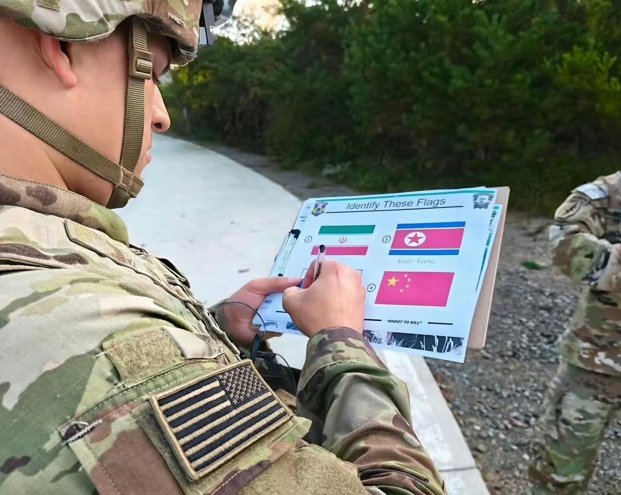 美军假想敌部队展示的假想敌识别标志“Identify these flags”，