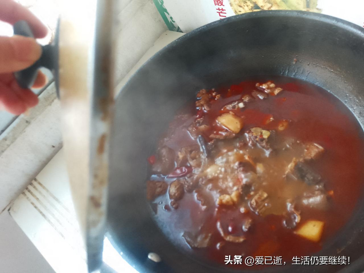 如何看待日本不法之徒强闯中国使馆这个自卫生人员应该被当场击毙！非法入侵大使馆等同