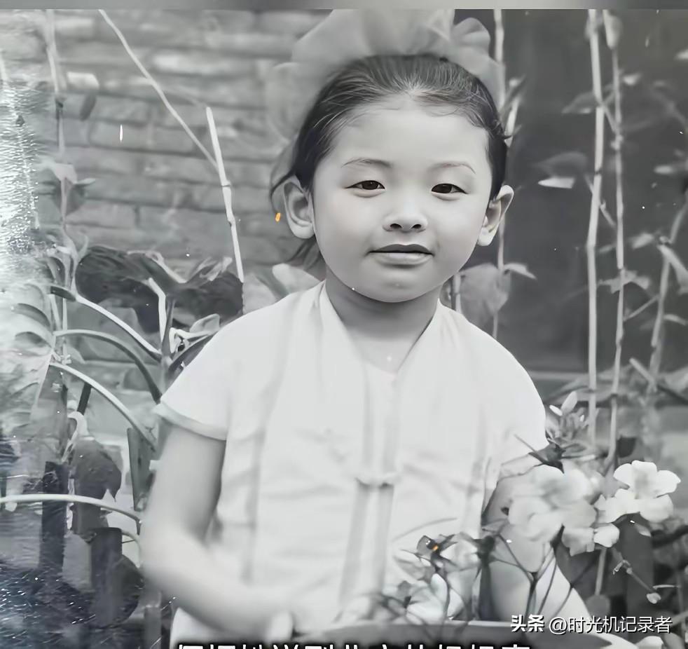 韩红小时候真的很漂亮，看起来也是大美女，如今岁月的洗礼，她成了歌手，公益人，更是