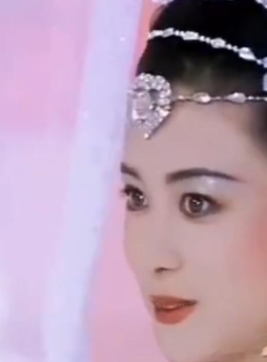 洋洋高锐“旧爱、难寻”◎挥挥手梦……就不见了◎可是可是……哪霓虹灯似的眼睛为啥…