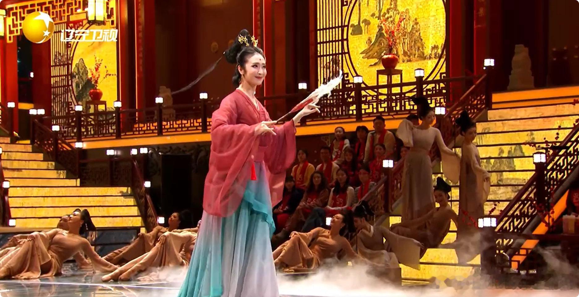 辽宁春晚把洛神赋图搬上了舞台辽宁春晚这段洛神赋图，美到我失语，翩若惊鸿真的不是说