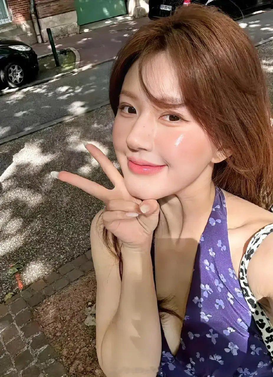 赵露思状态满分，六月新剧《胡同》进组，甜妹女神再启新篇章！🎬       最近