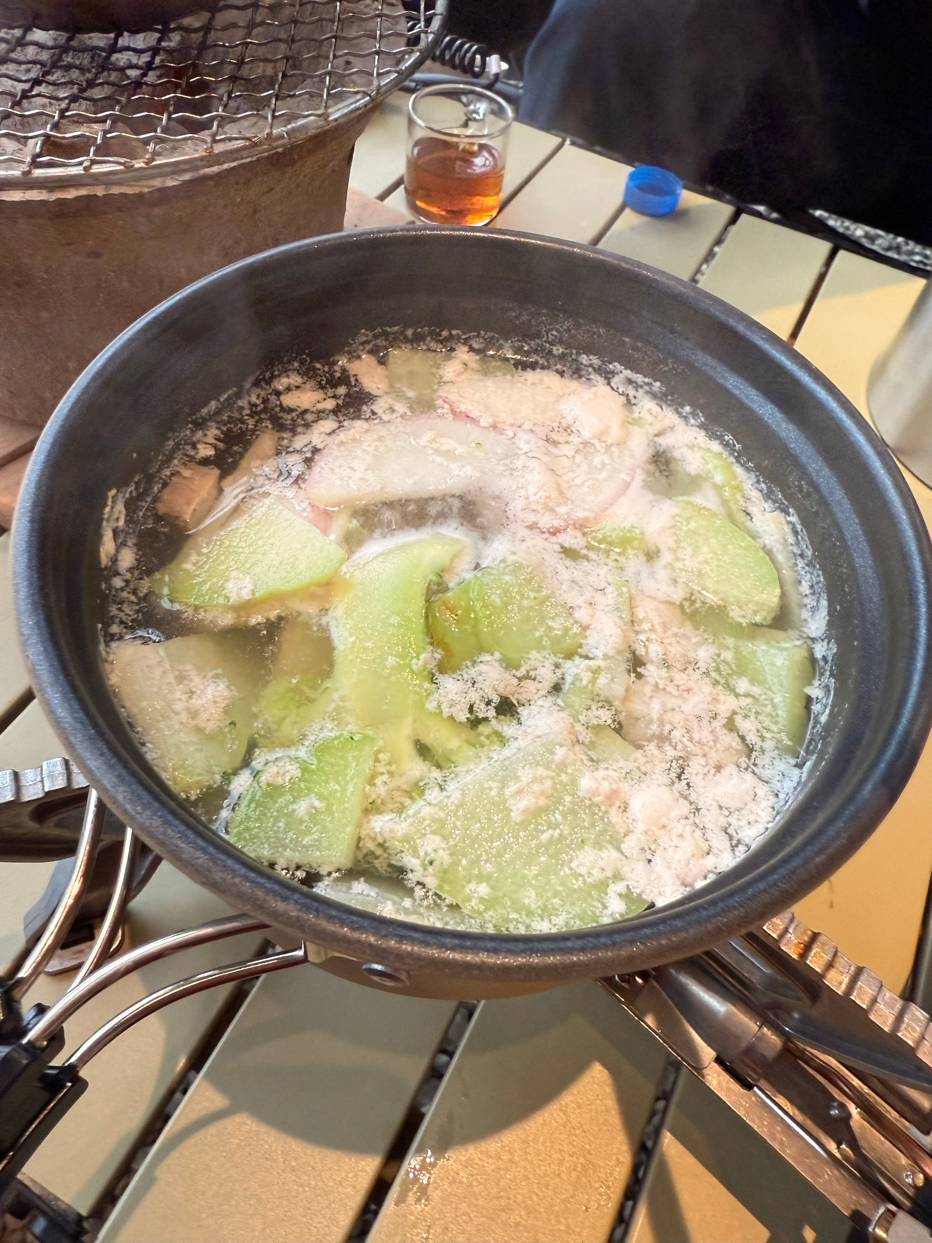 哈士奇[超话]   新年第一顿小狗火锅🍲一整年都要快乐[偷笑][偷笑][偷笑]