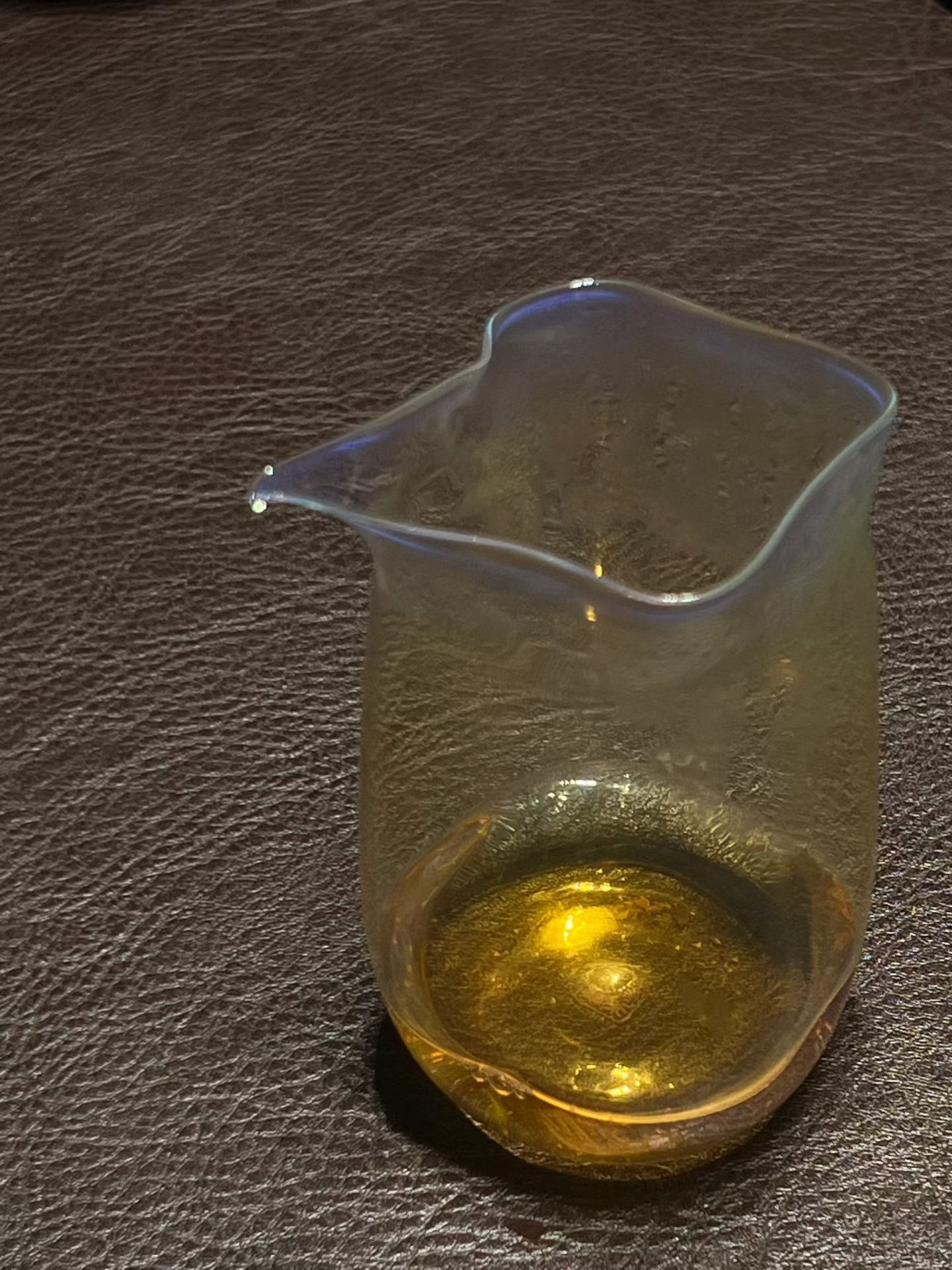 品茶赏器交友  门外有酒有花风唱遍自由我唱他山河穿过了窗纱照亮你的脸颊你笑而不答