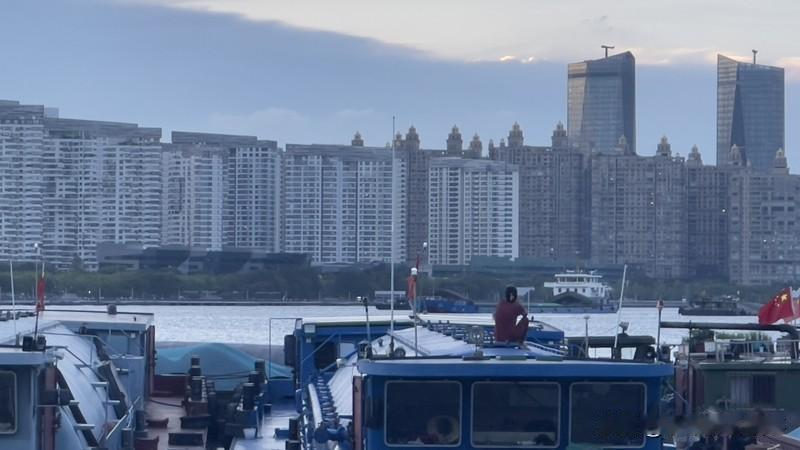 家人们，2026年福利浪潮来袭！财政与货币政策持续发力，稳固护航经济。汽车消费大