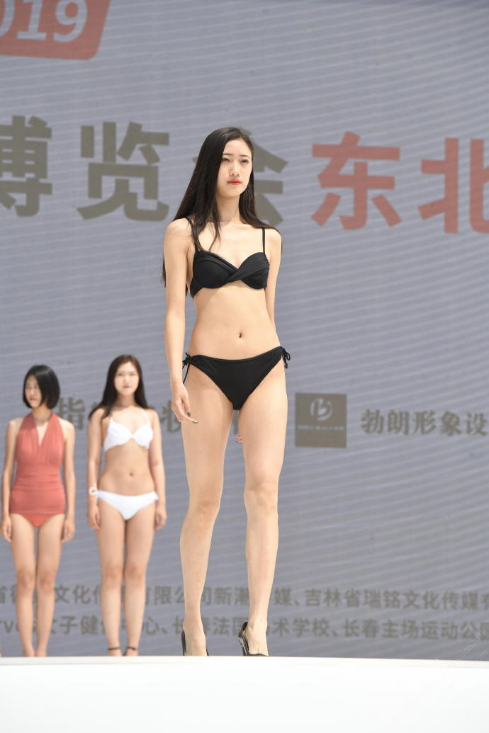 早期东北亚模特大赛泳装秀 