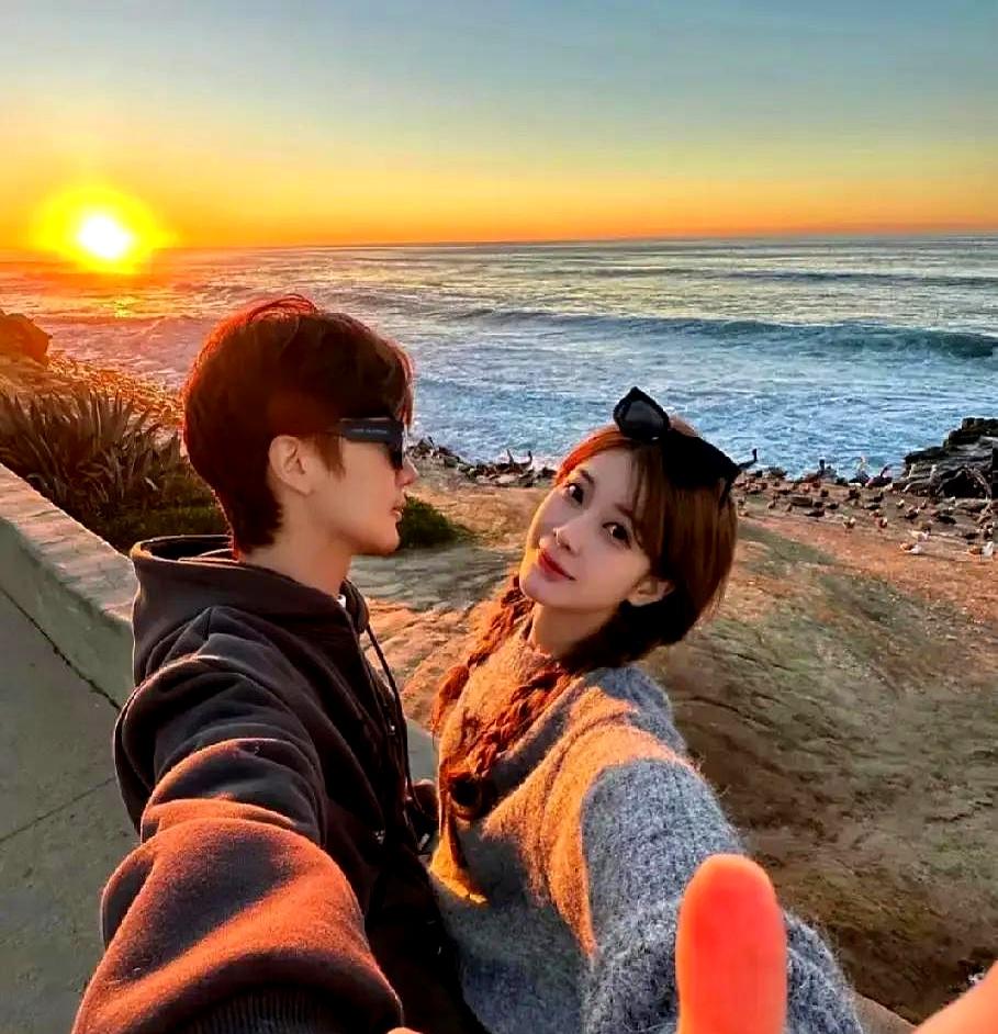 看到一条荒诞投稿，笑里带着冷意。
春节初四，两个已婚男女暗中互发“今年守身”的誓