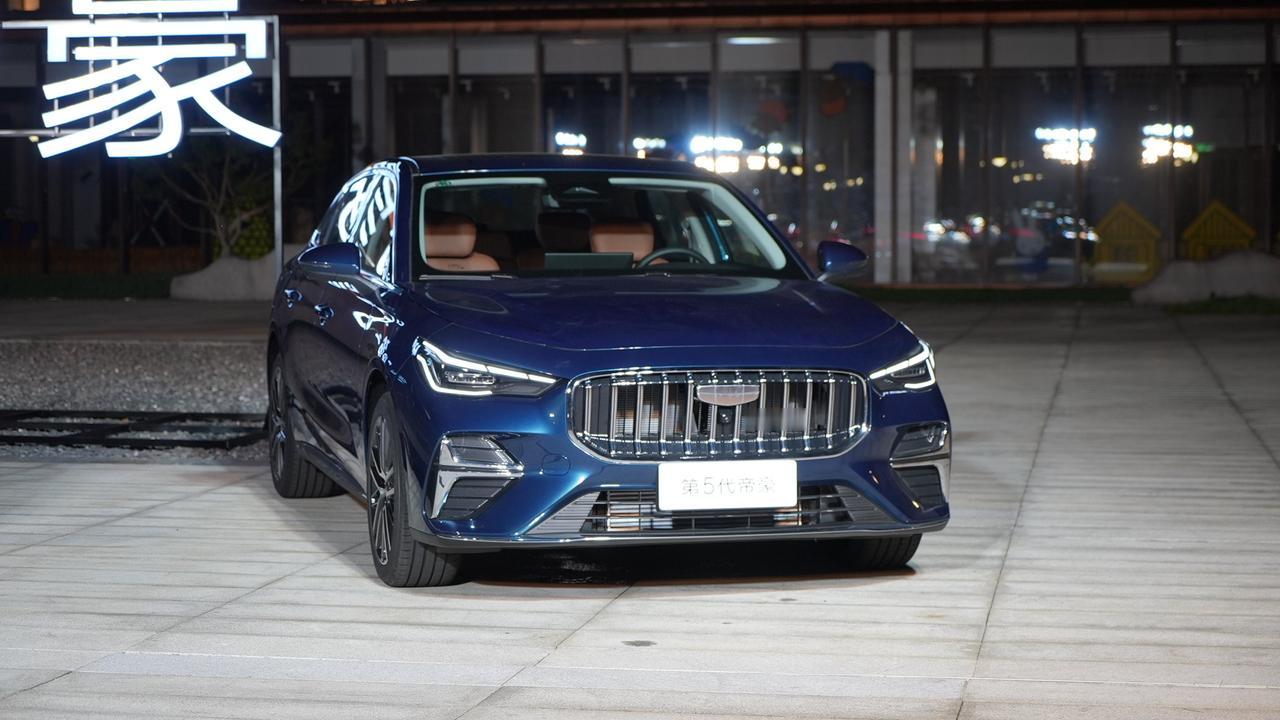 吉利第五代帝豪上市时间确定了，11月18日。之前预售是四个版本，预售价6.89万