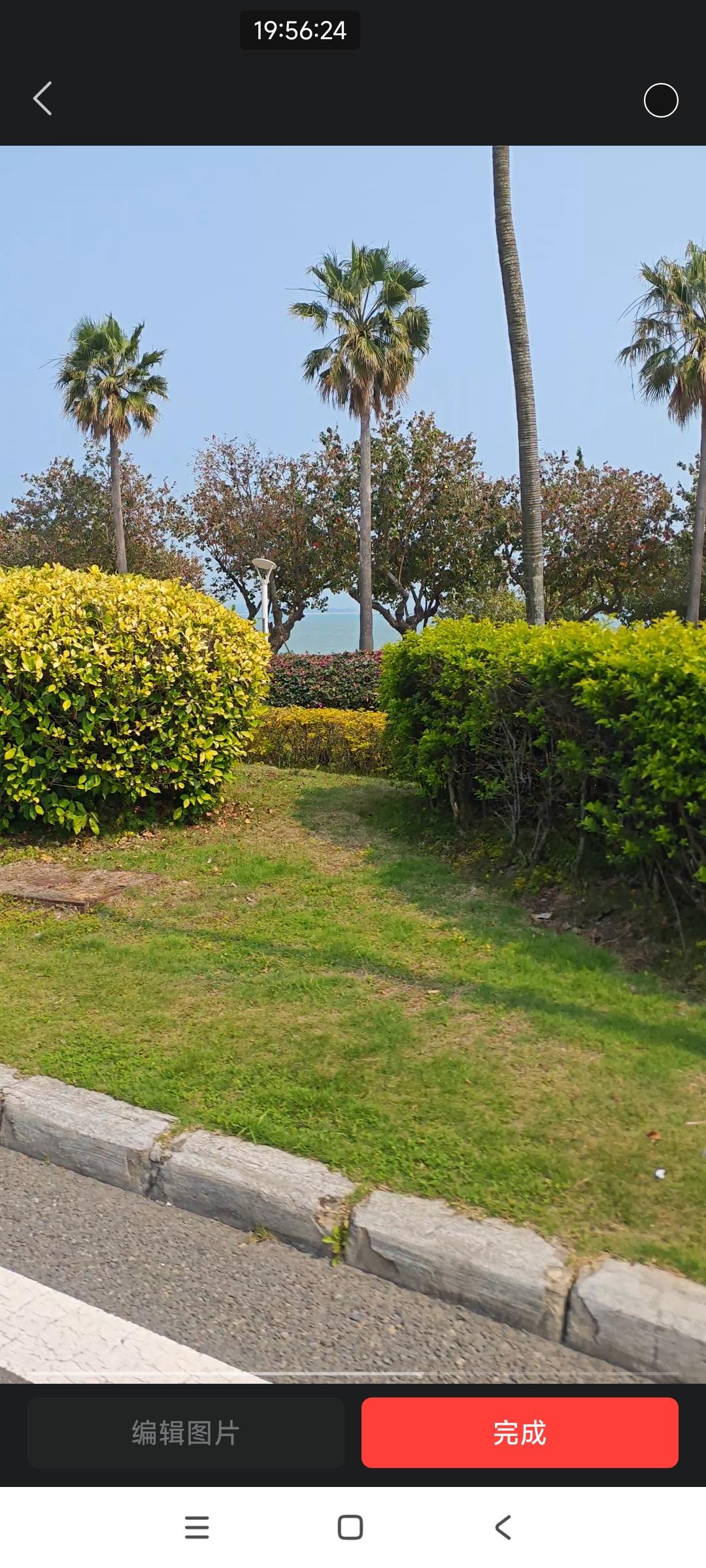 ​黄厝的海边面对着金门岛，有一国两制标语那个沙滩。

有假“和尚”出没。

我就