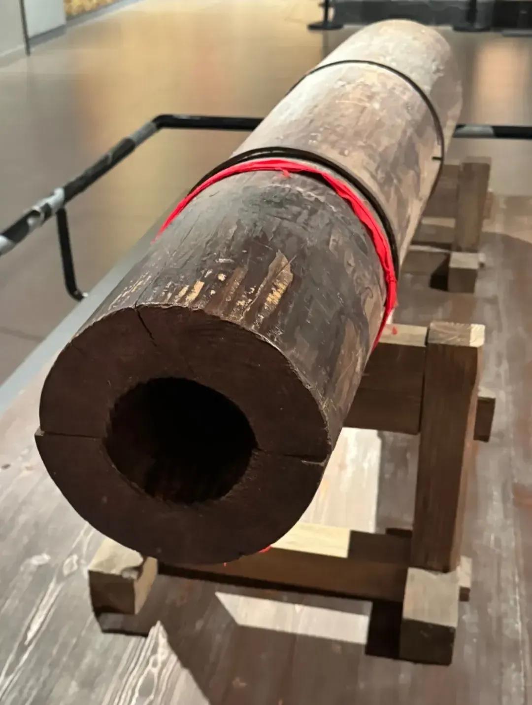 松树也能做出大炮，红军很强大！
图片拍摄于江西抚州博物馆，红军大量使用过松树炮（