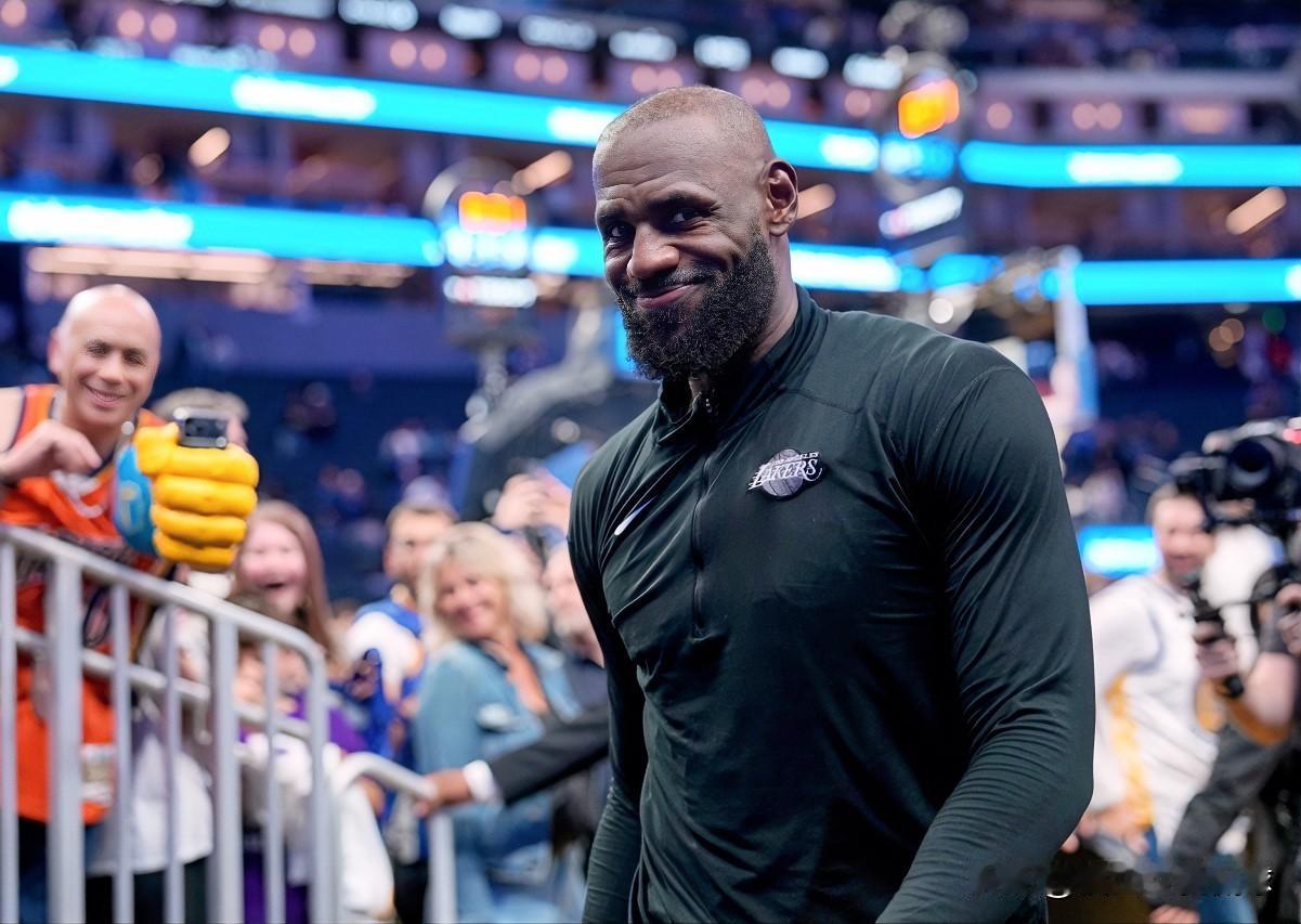 41岁的老詹自己都没想到现在依然顶流吧？
NBA全美直播场次前十球队：

1、尼