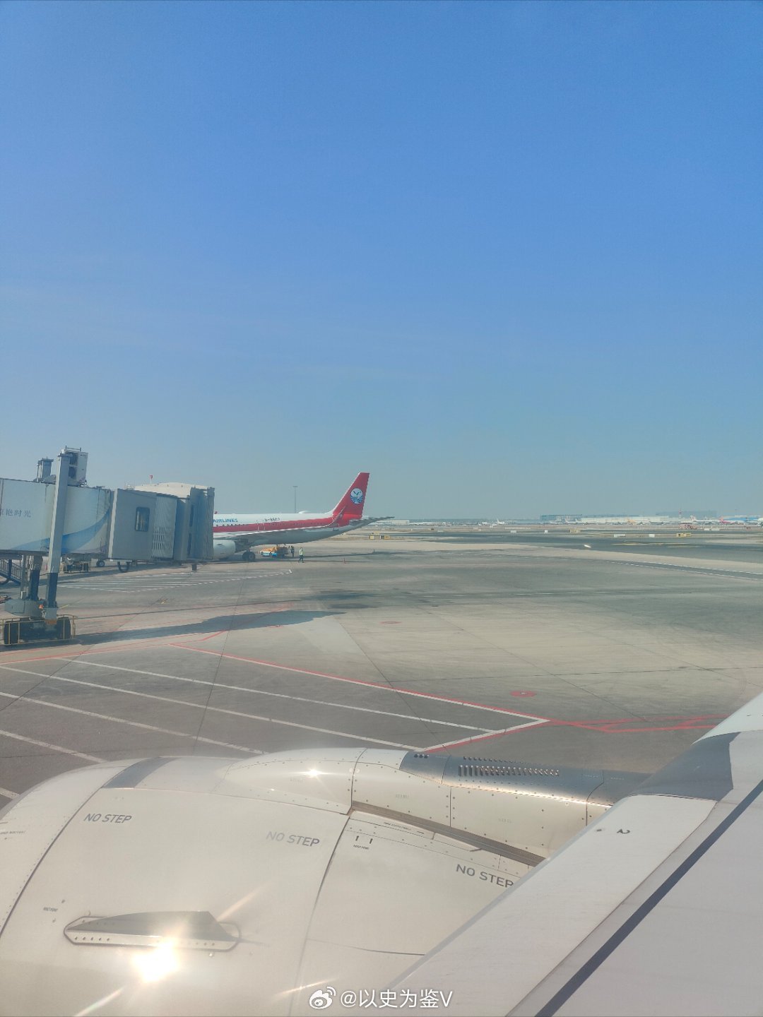 还没登机就晚点了接近一个小时……哎，要是距离近一点就直接高铁了人在囧途 北京·北