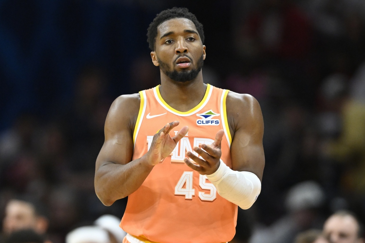 今日骑士再胜掘金，明显能够感觉到哈登的到来激活了米切尔的竞技状态，这场米切尔砍下