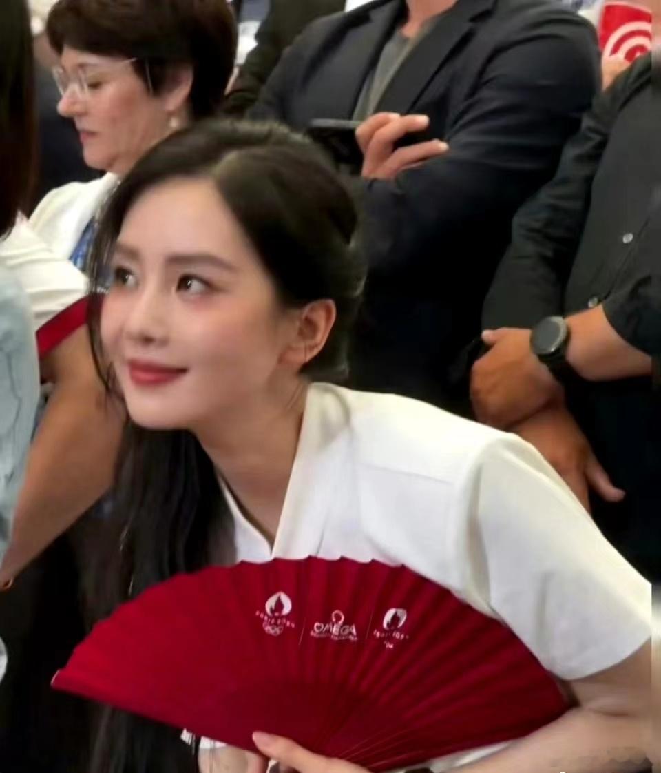 #刘诗诗穿新中式看击剑# 姐姐简直就是很生图啊！好喜欢她身上那种自信啊！不愧是我
