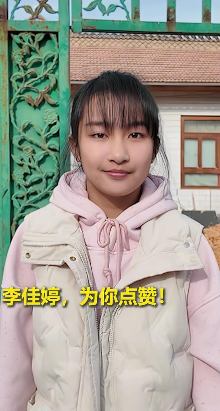 这下全国人民都知道了，都为你点赞！
 
宁夏吴忠，13岁的李佳婷路过豫海湖，看到