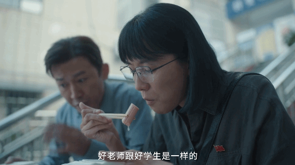 接受教育，拥抱更广阔的世界！山花烂漫时，女孩们满怀期待地想要改变命运。读书受教育