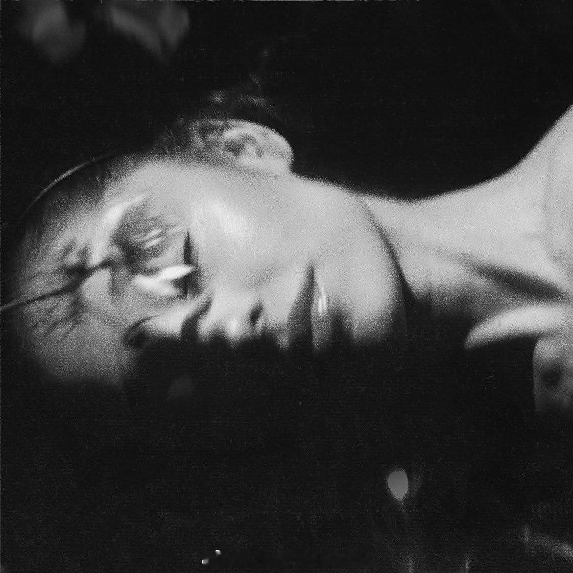 ArianaGrande 【Ariana Grande公开新专辑替代封面，预存量