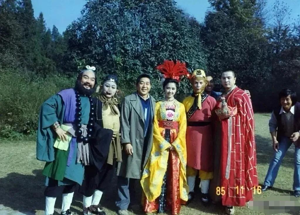 这孙猴子，太不会来事了，真不应该把他放出来？

一张年代比较久远的老照片了，看时