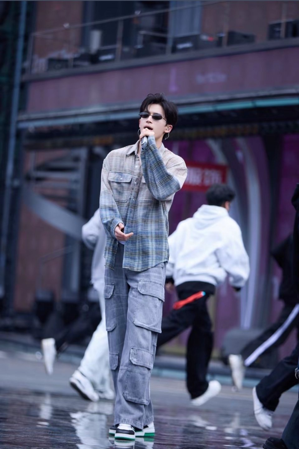 我靠  也没人跟我说王星越这么帅啊  粉上了已经[兔子]  我宣布  全能型了已