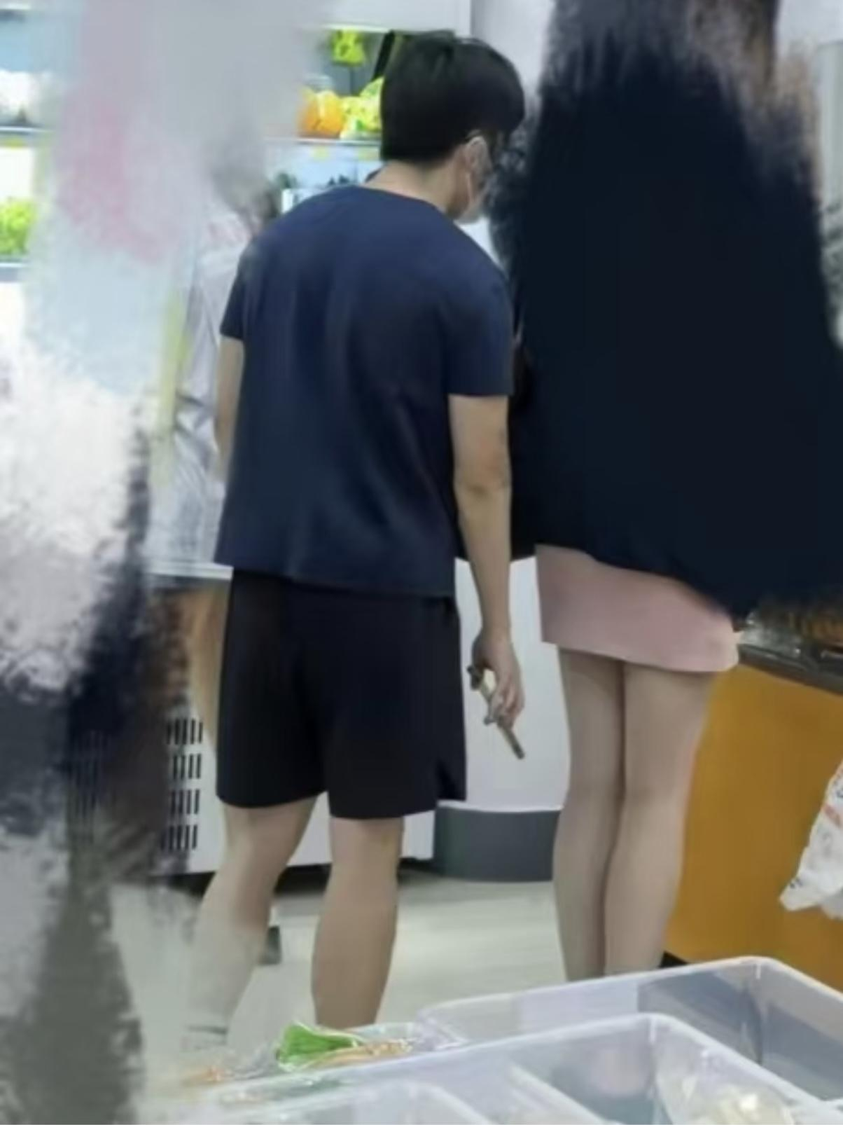 #南京审计大学确认偷拍者系在校生#【南京审计大学确认偷拍裙底的男子系在校生！当事