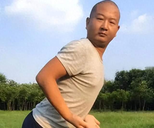 博无底线流量！装疯卖傻丑态百出，为什么这类网红总能大火？
