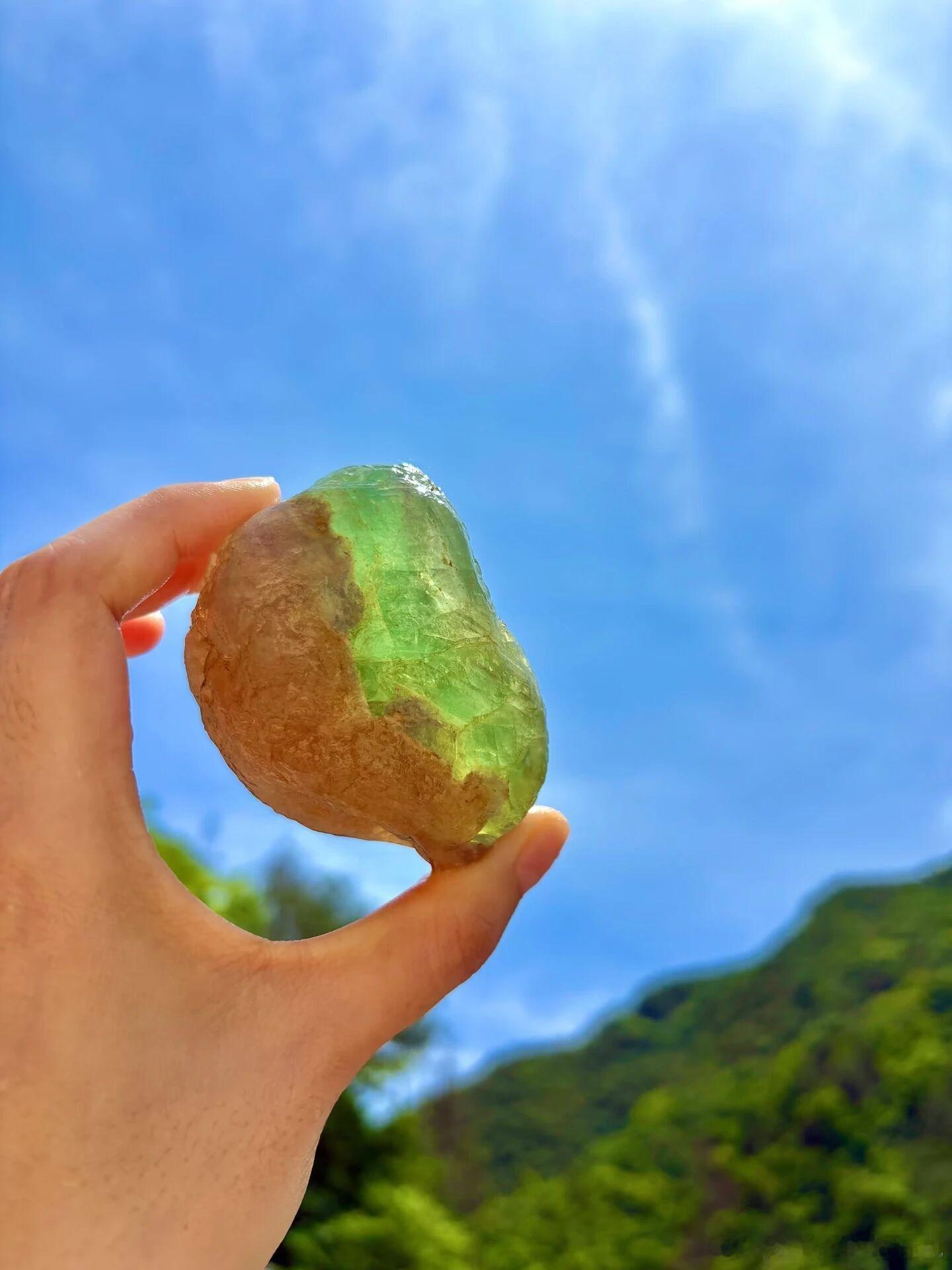 挖到江浙超治愈免费寻宝秘境✨嵊州毫岭村真的藏不住了！废弃老矿区散落超多天然萤石，