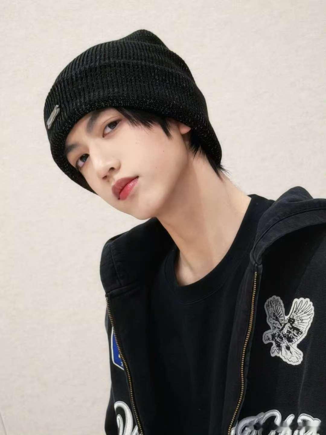 张桂源冷帽的魅力张桂源冷帽look张桂源冷帽look，完全满分男 