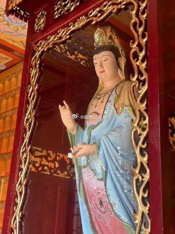 一句阿弥陀佛念在心，事事顺利烦恼除 