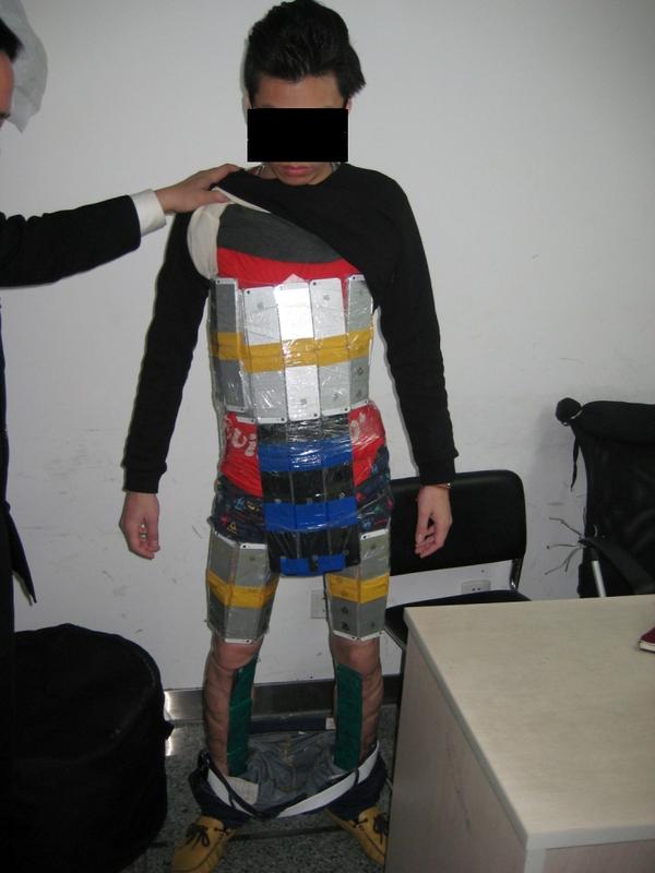 事件概述
2026年4月，深圳海关所属沙头角海关在旅检渠道查获一起人身绑藏药品入